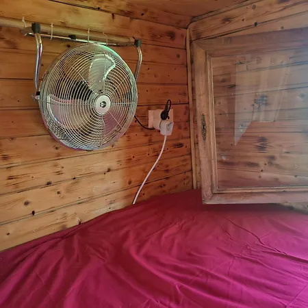 Tiny House Roulotte Pleine Campagne Dans Ferme Biologique 캠프장 *