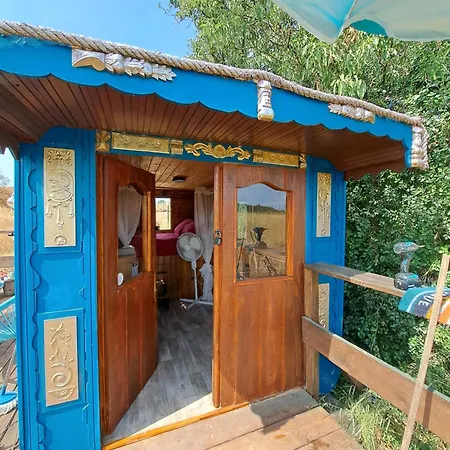 Tiny House Roulotte Pleine Campagne Dans Ferme Biologique Thuir
